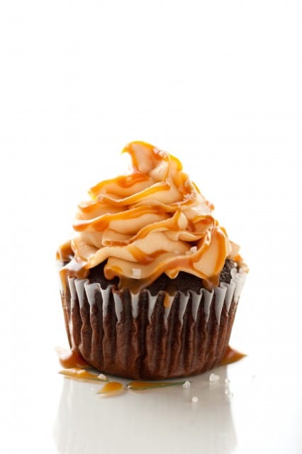 chocolate-cupcakes-salted-caramel-frosting-426x640.jpg
