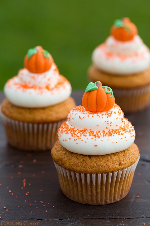 pumpkin cupcakes wiht cream cheese frosting+text.