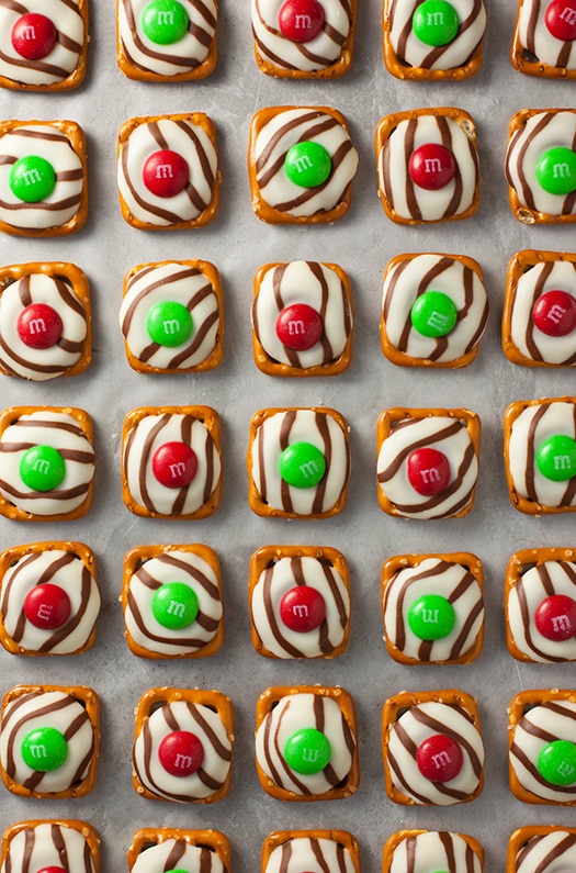 Pretzel M&amp;M Hugs Christmas Style - Cooking Classy