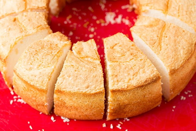 Gâteau des anges en pain perdu avec sirop aux fraises fraîches |. Cooking Classy