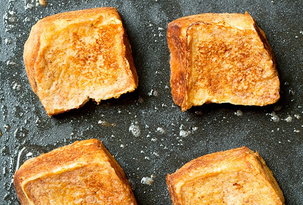 Engelskuchen French Toast mit frischem Erdbeersirup | Cooking Classy