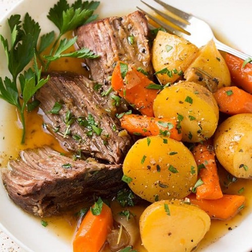 Cataract Ouderling handicap Classic Pot Roast with Potatoes and Carrots - Cooking Classy