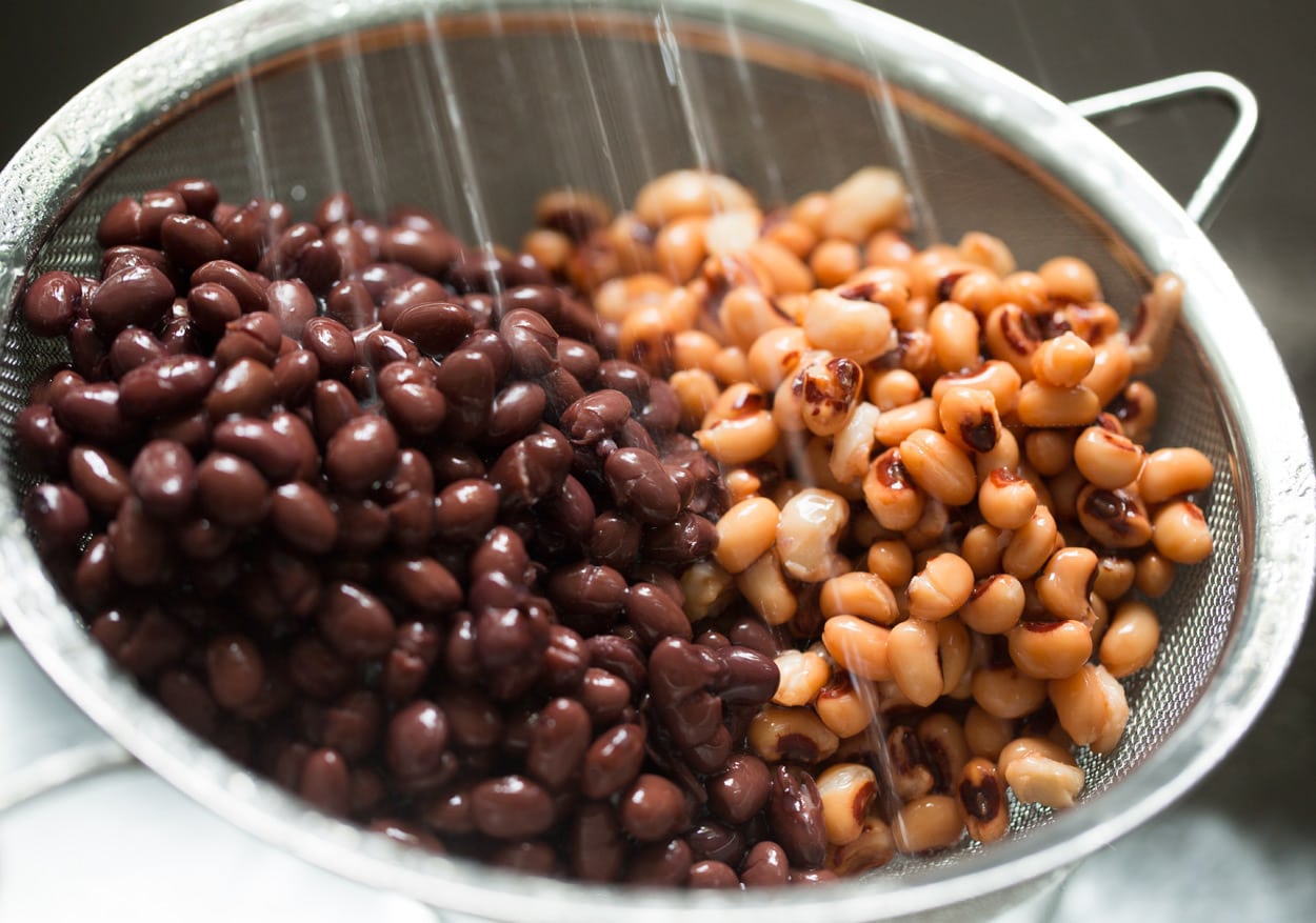 rinsing black beans and black eyed peas for texas caviar