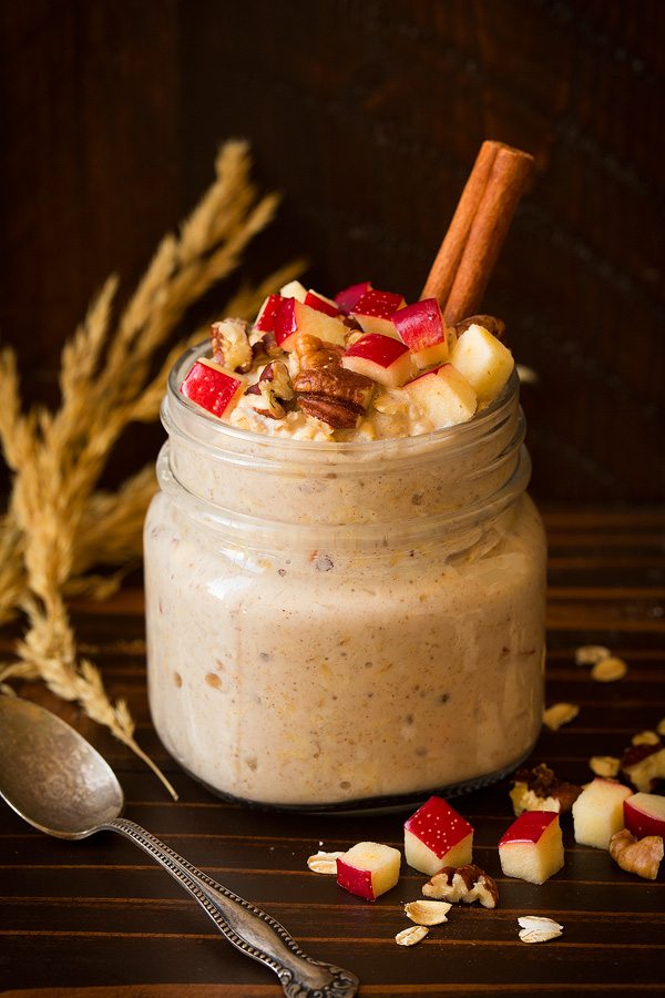 How to make Apple Autumn Spice Overnight Oats topped with apples, cinnamon and apples 