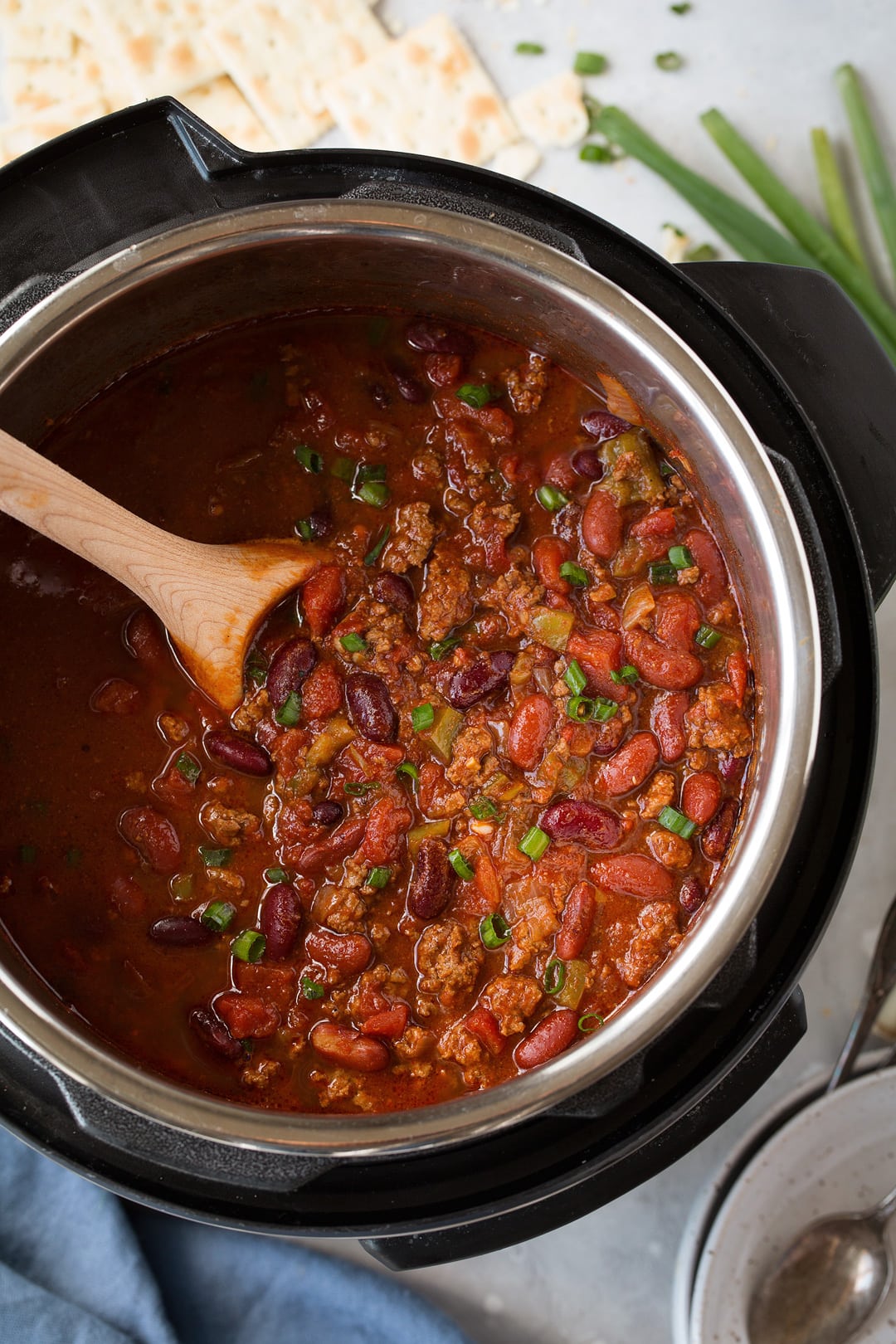 https://www.cookingclassy.com/wp-content/uploads/2018/03/instant-pot-chili-12.jpg?utm_source=chatgpt.com