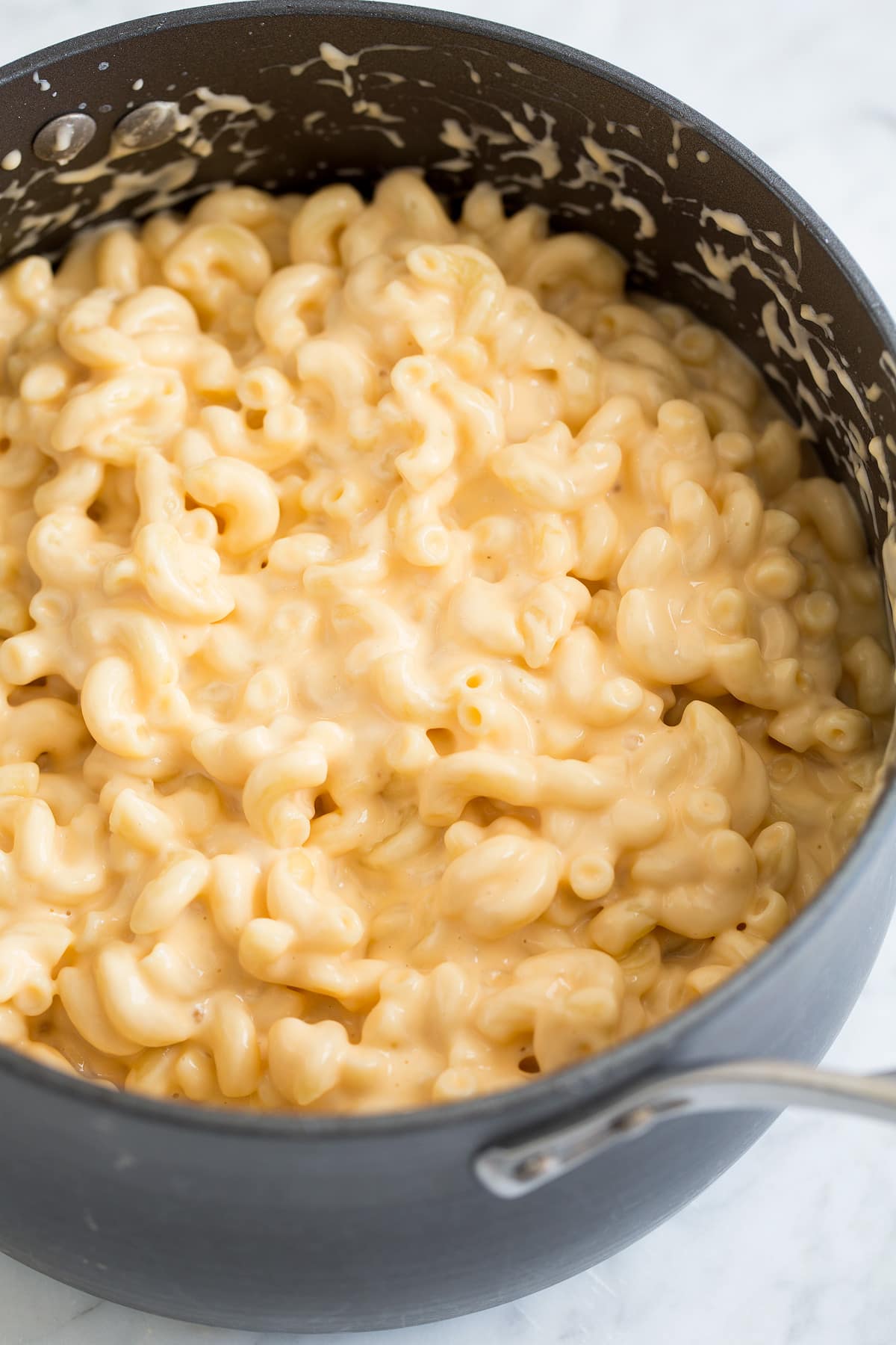 Macaroni and cheese in a large pot