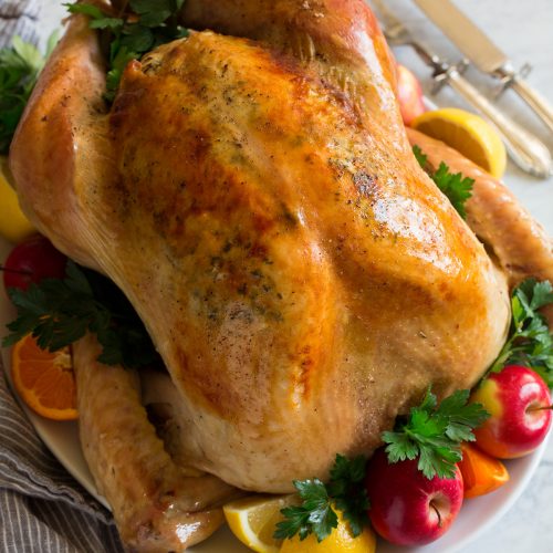 https://www.cookingclassy.com/wp-content/uploads/2019/11/oven-bag-turkey-9-500x500.jpg