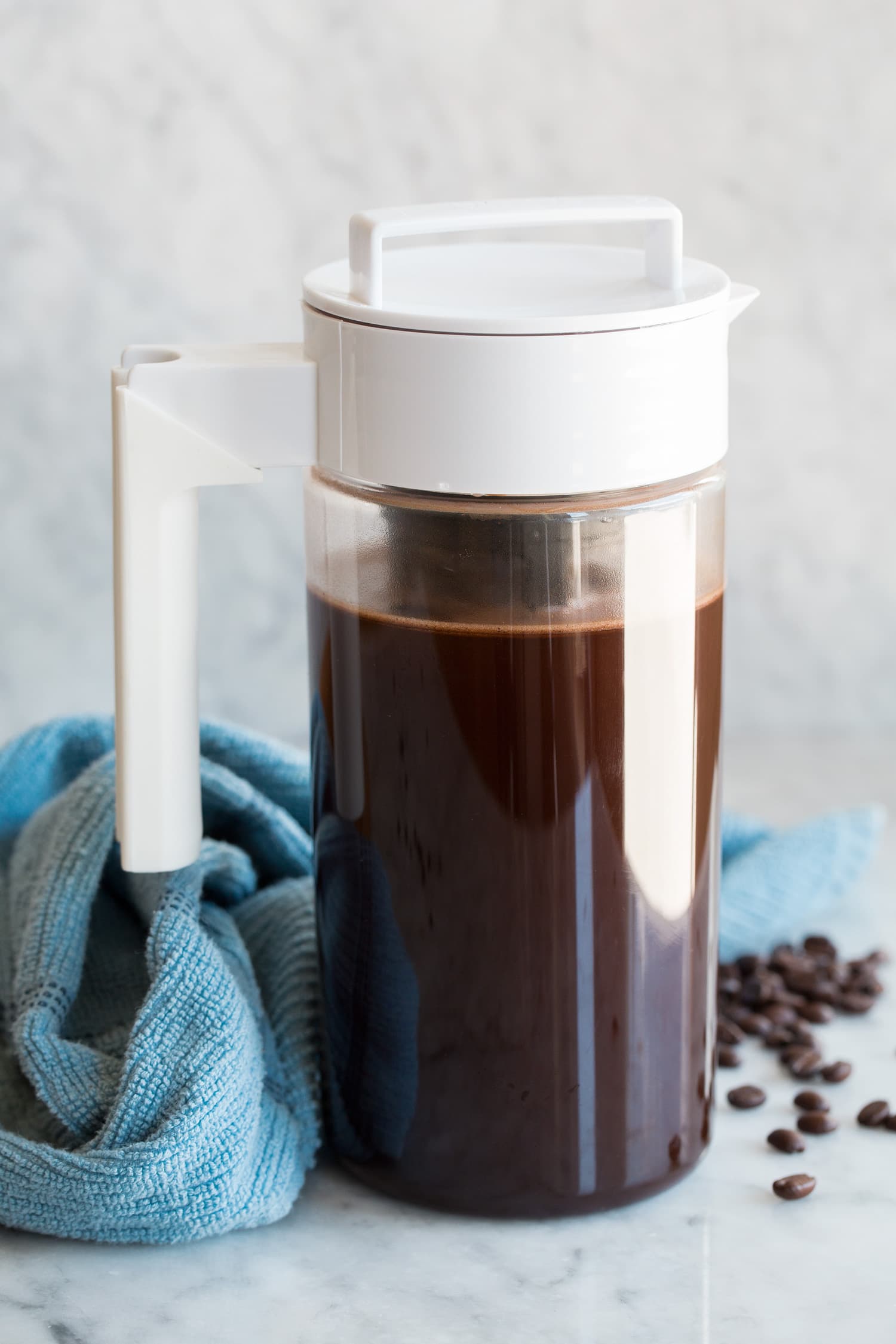 Cold brew coffee maker pitcher.