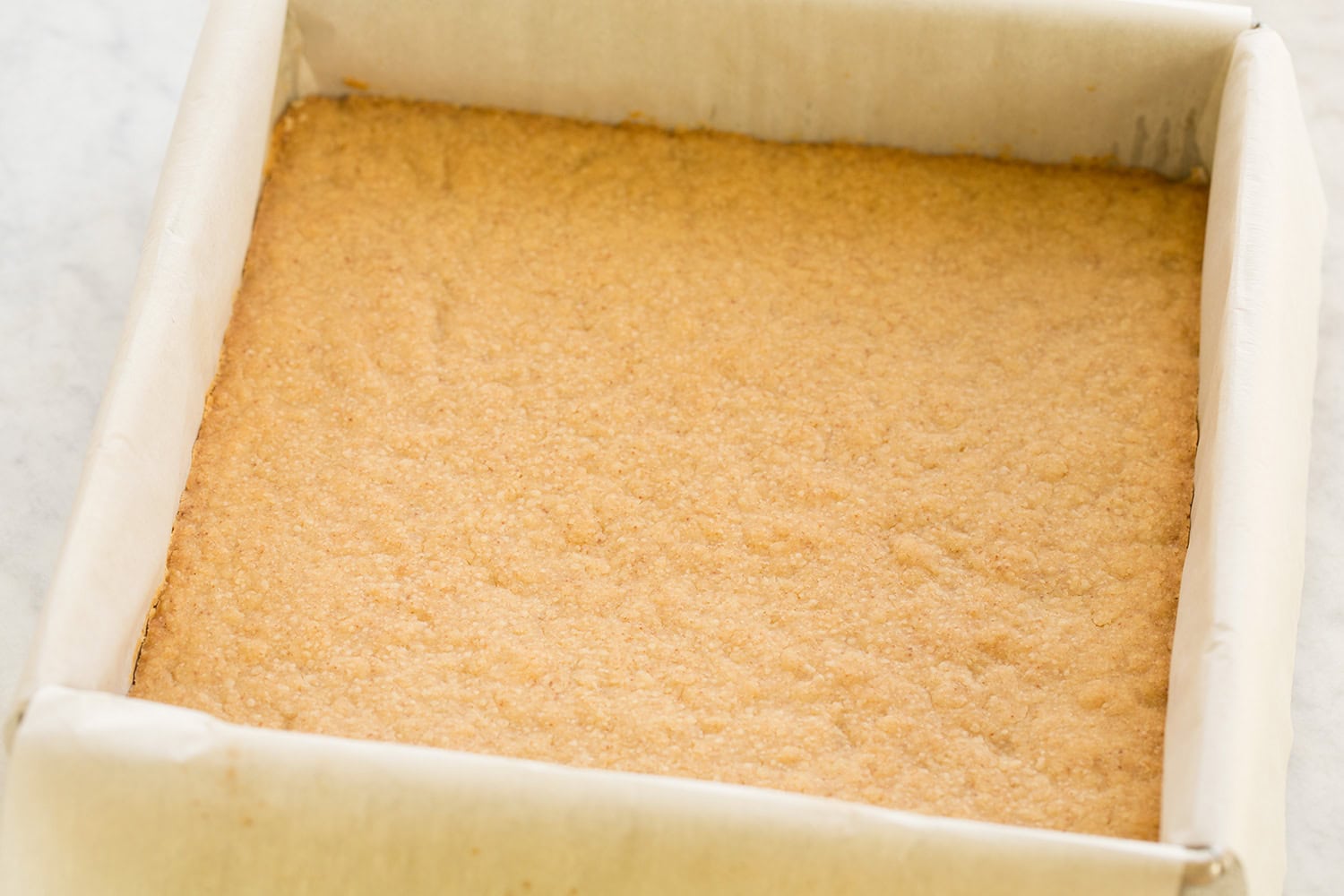 La pâte sablée cuite au beurre noisette semble cuite.